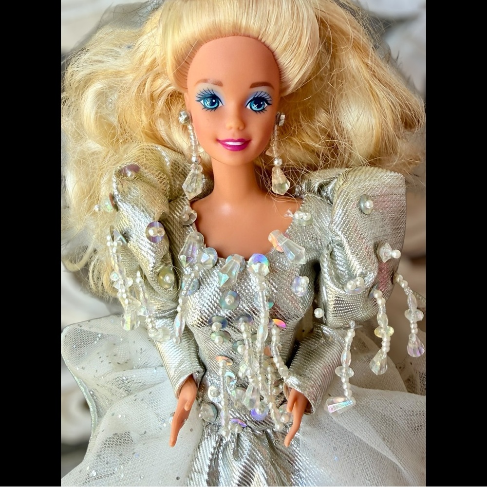 Vintage 1992 Happy Holidays Barbie #1429 Mattel Blonde Doll Silver Glitter Gown